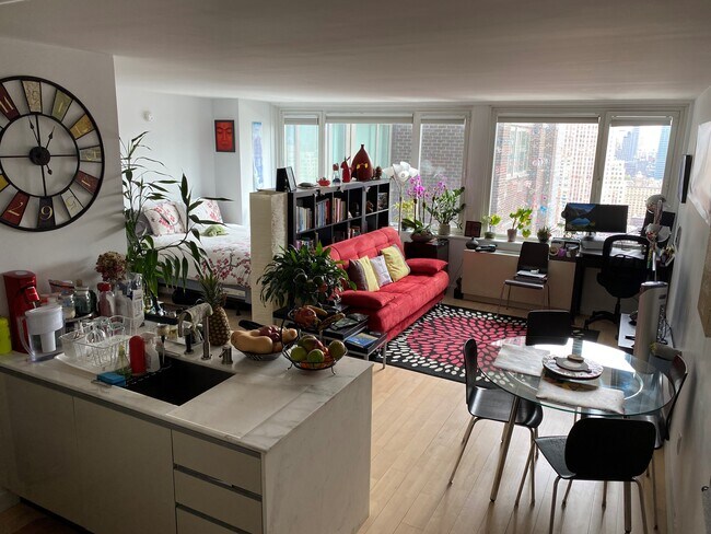Foto del edificio - 322 W 57th St