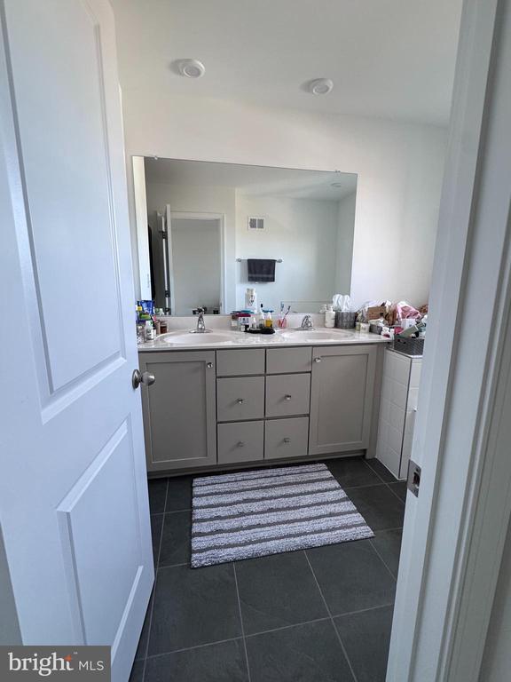 Foto del edificio - 26 Bitsy Rd