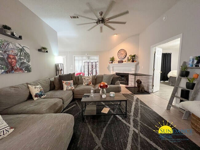 Building Photo - Sought after Stunning 3 Bedroom Home in Sh...