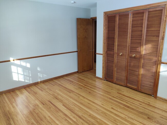 Master Bedroom - 4216 Valley View Rd