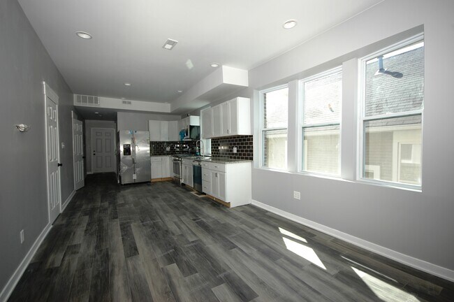 Kitchen - 1815 N Karlov Ave