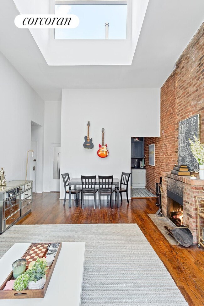 Foto del edificio - 223 W 14th St