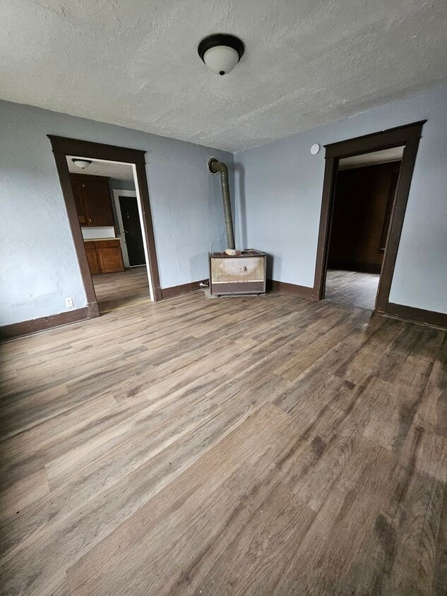 Foto principal - Upper 3 bedroom unit