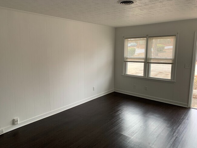 Foto del edificio - 2015 Old Mountain Creek Rd