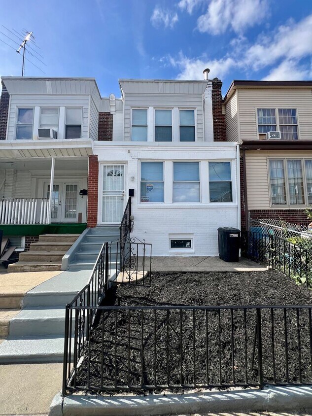 Primary Photo - Newly Renovated 3-Bedroom Townhome in Elmw...