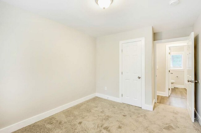 Foto del edificio - 2127 Nichols Ln