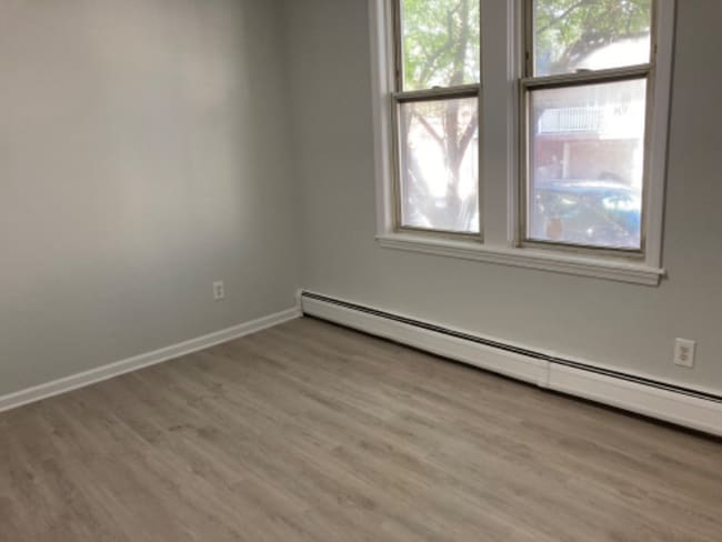 Building Photo - 102 Evergreen St