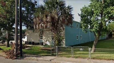 Building Photo - 1109 E North St