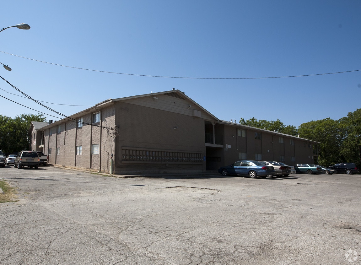 Primary Photo - Spring Wind Apartments