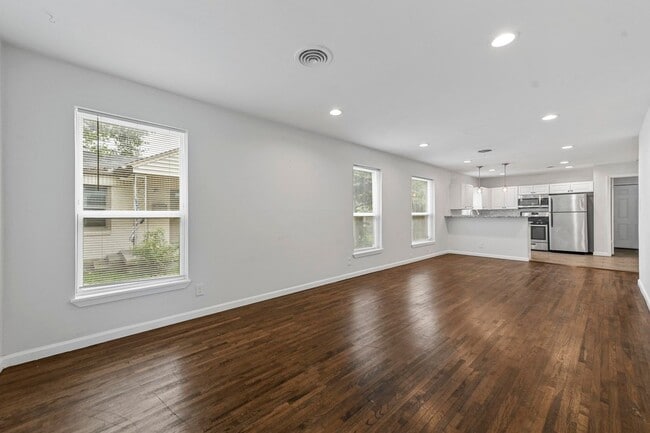 Building Photo - Single Family Home in 76109