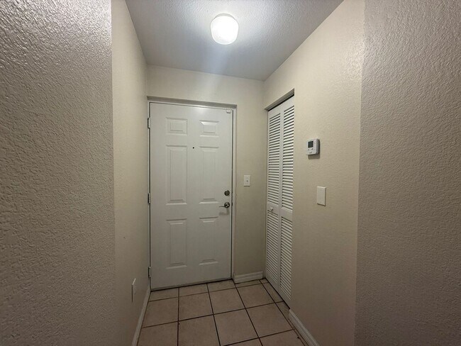 Foto del edificio - Palm Beach Gardens, Updated large two bedr...