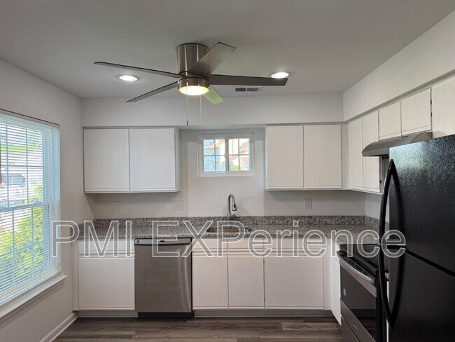 Foto del edificio - 1023 Spring Valley Ct