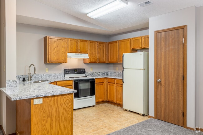 2BR, 2BA - 1,100SF - Kitchen - Rainbow East Luxury Apartments