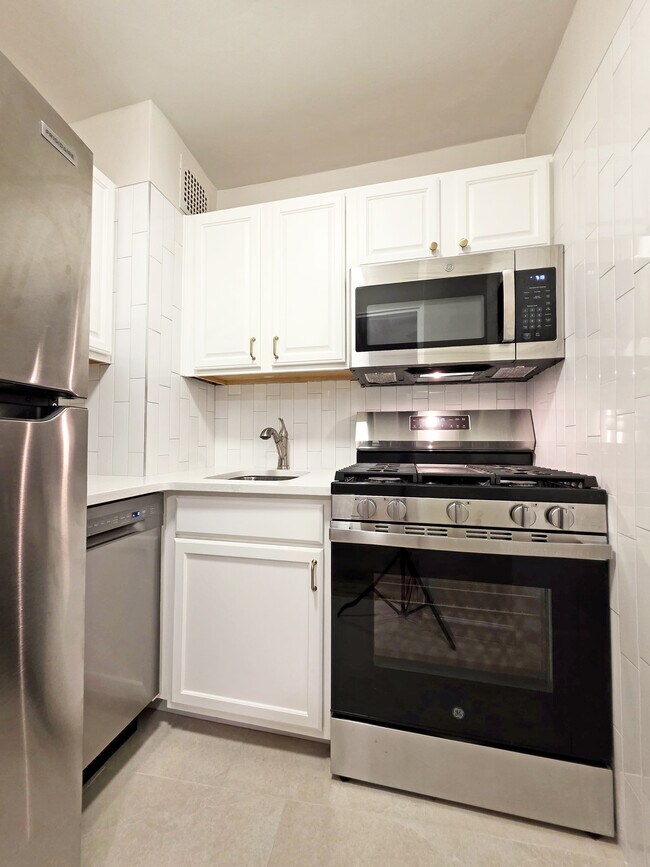Foto del edificio - 2400 Hudson Terrace