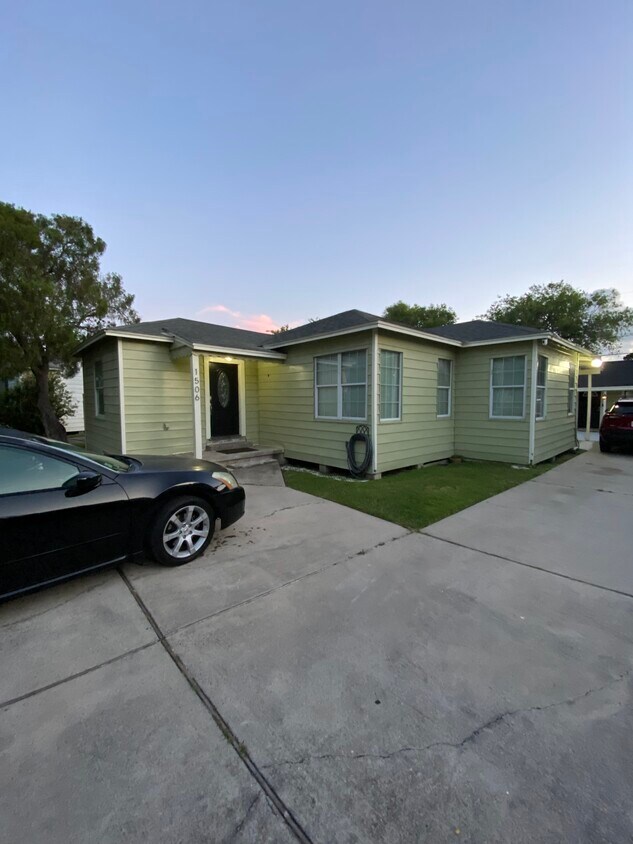 1506 Dahlia Dr, Corpus Christi, TX 78404 House Rental in Corpus