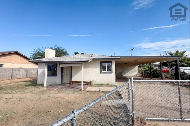 Foto del edificio - 2Bed/1Bath House at McDowell/32nd St! Move-In Ready on 10/08/2026! – NO HOA!
