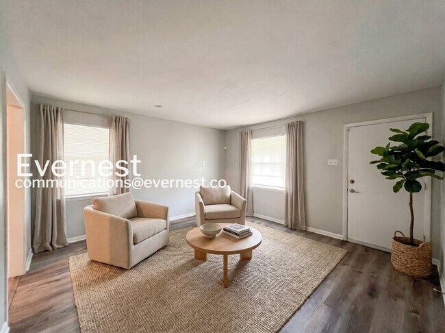 Foto del edificio - 856 White Clover Ln