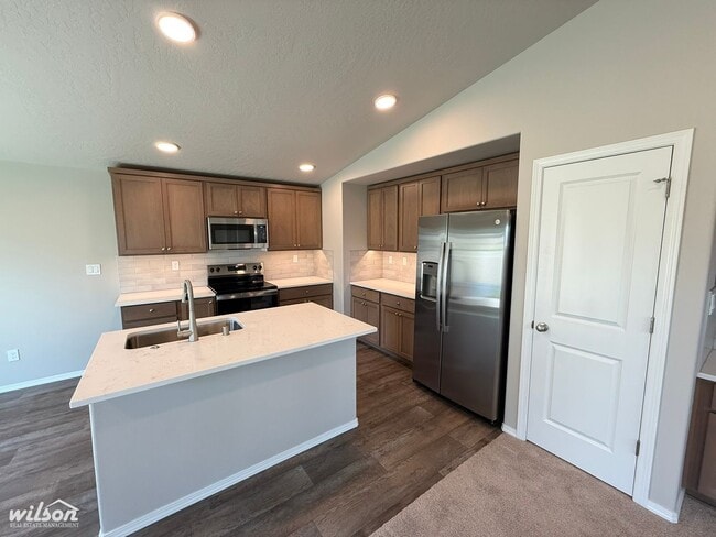 Foto del edificio - REST OF AUGUST FREE!! Stunning New 3BR/2.5...
