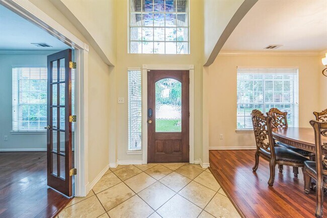 Building Photo - 18502 Autumn Park Dr
