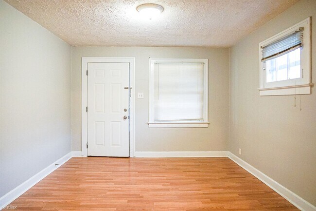 Building Photo - 1 br, 1 bath Duplex - 3922 E 10th St