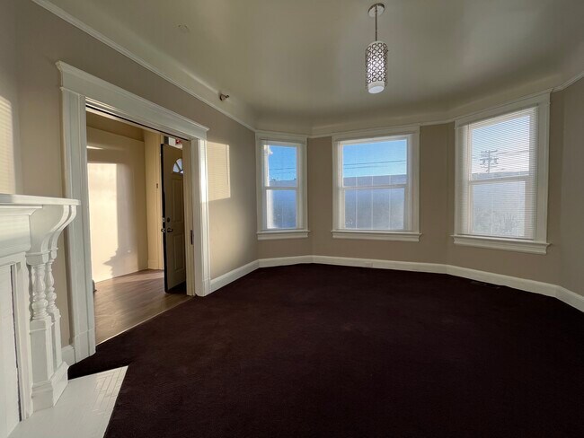 Living room fresh wall paint - 732 E St