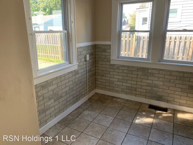 Building Photo - 3 br, 1 bath House - 12608 Rexwood Ave