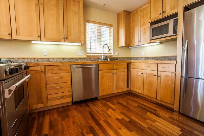 Building Photo - 103 Bridgeview Court
