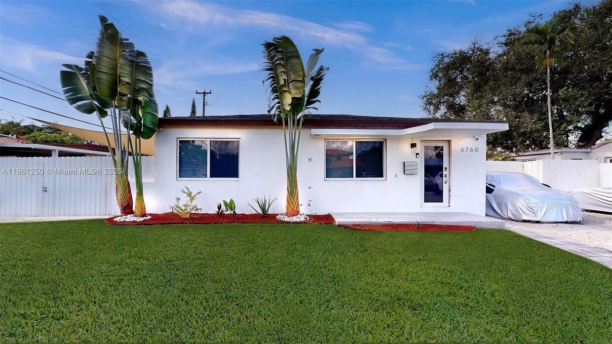 Foto principal - 6760 SW 19th St