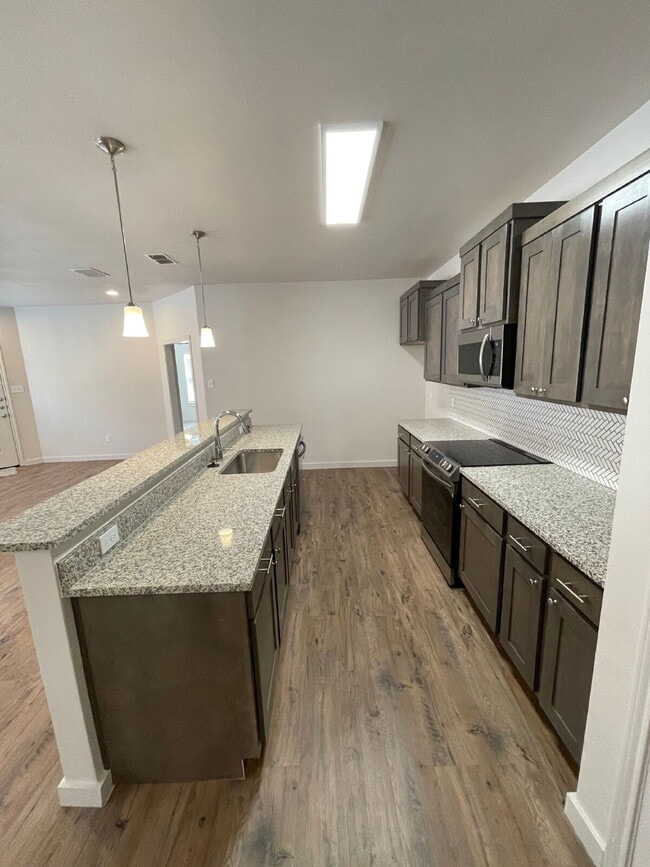 Building Photo - Beautiful Townhome Located South Of Town N...
