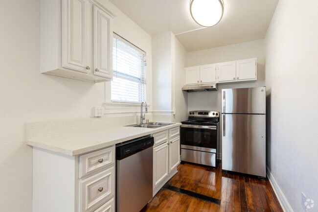 Chalfonte Apartments - La Chalfonte Apartments...Newly Renovated and Stylish..Great Location!