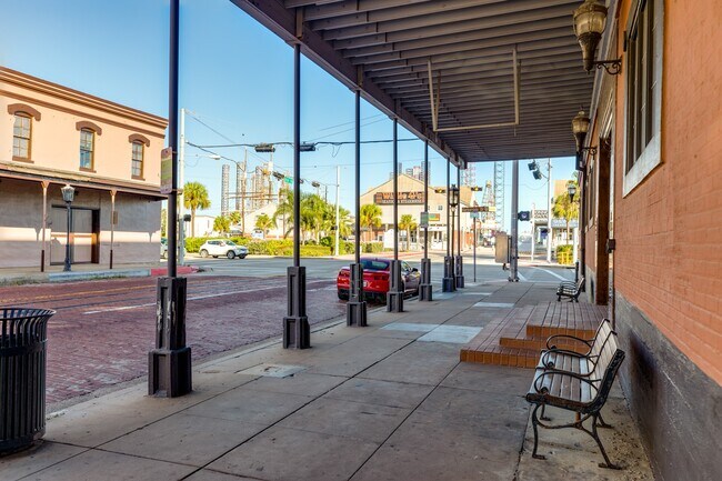 Foto del edificio - 104 Moody Ave