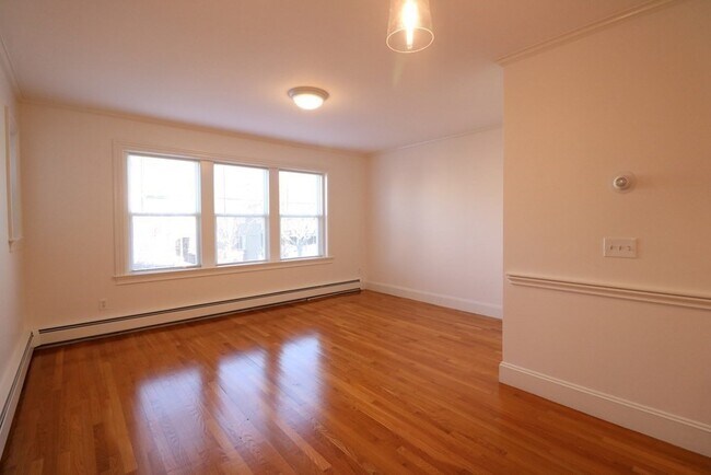 Foto del edificio - 30 Upland Rd