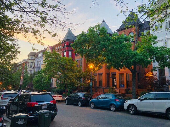 Charming curb appeal - 1859 Mintwood Pl NW Apartments