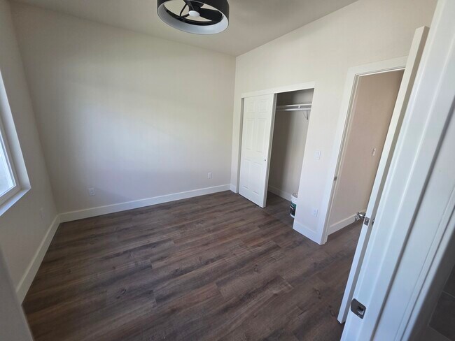 Foto del edificio - 1004 S Highland Ave