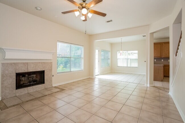 Foto del edificio - 1407 Hollow Branch Ln