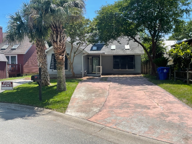 Building Photo - 1513 Privateer Dr