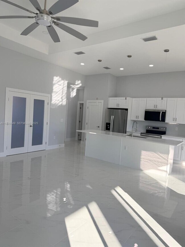 Foto del edificio - 313 El Dorado Blvd N