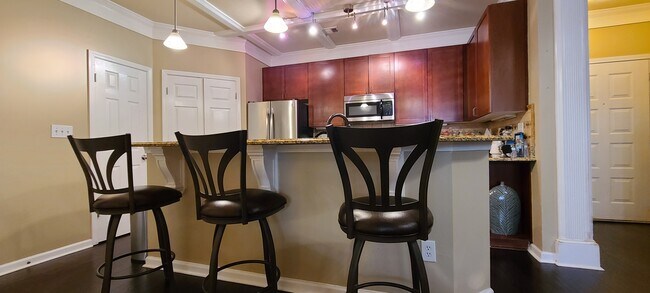 Kitchen/Bar - 400 17th St NW