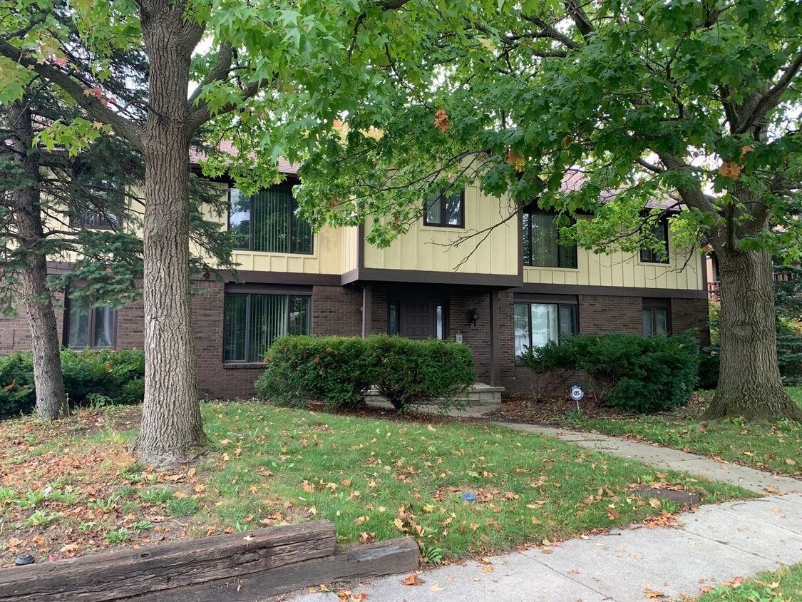 5883 Ryewyck Dr, Toledo, OH 43614 House Rental in Toledo, OH