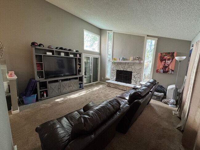 Foto del edificio - Cute 4 Bed, 3 Bath home in 80916!