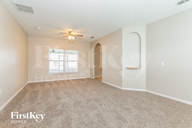 Foto del edificio - 927 Cannes Dr