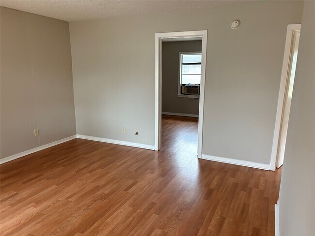 Foto del edificio - 1215 8th St