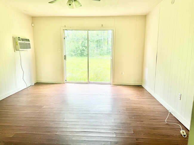Building Photo - 10363 White Oak Dr