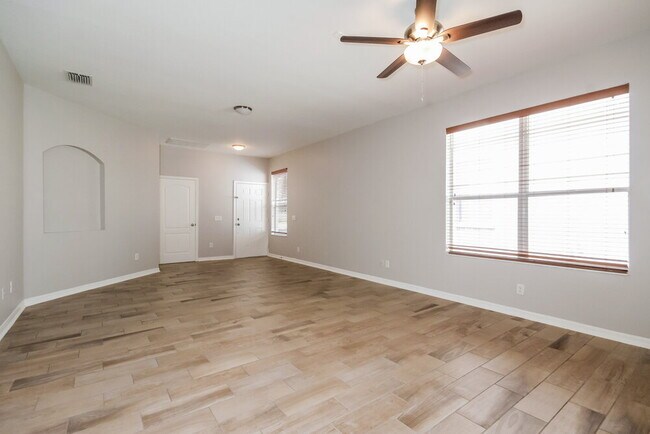 Building Photo - 910 Larwood Pine Dr