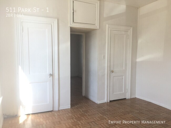 Building Photo - 1st Floor: 1st Floor 2-Bedroom/1-Bathroom ...