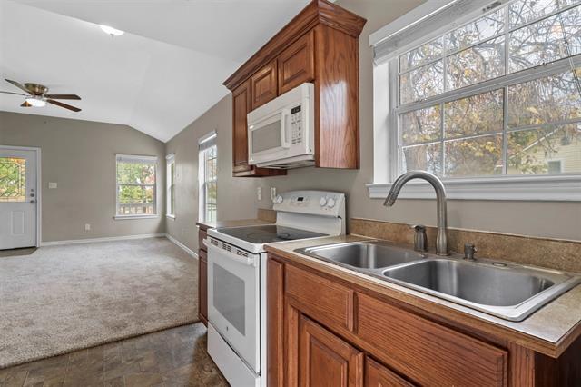 Primary Photo - 1226 W Johnson St