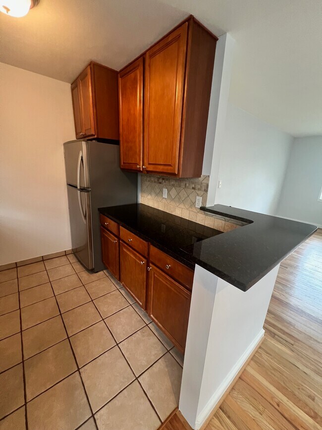 Kitchen - 1708 W Abingdon Dr