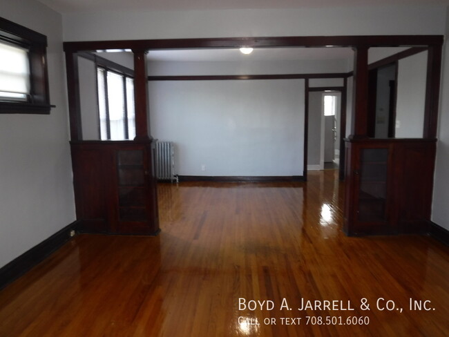 Building Photo - 9548 S Prairie Ave