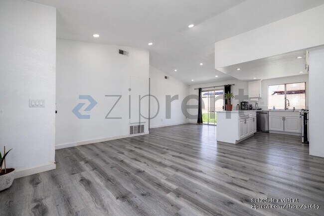 Building Photo - 1398 W Norwood St