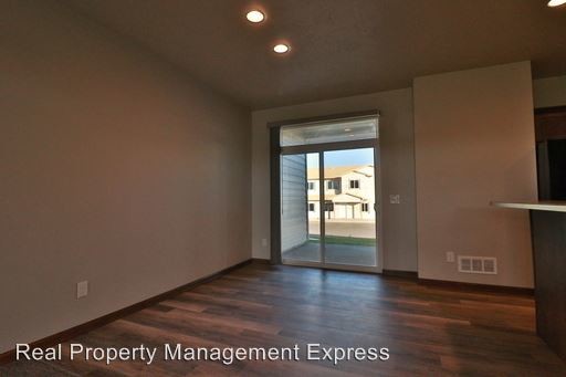 Interior Photo - 1608 S Foss Ave
